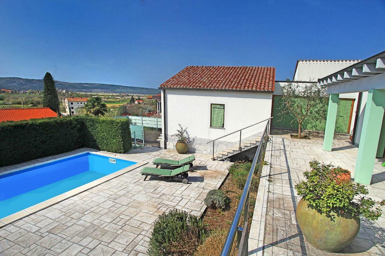 Spacious Villa In Parecag With A Swimming Pool Secovlje Bagian luar foto